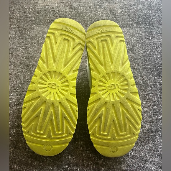 UGG Highland Lace up Sneakers women Size 8.5 - Picture 4 of 7